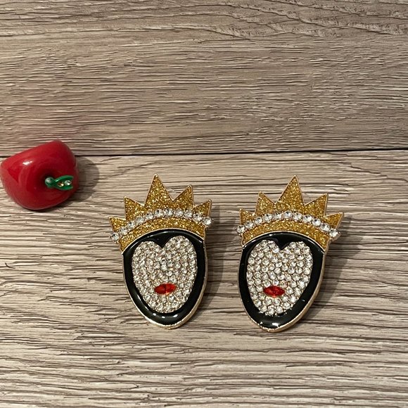 3/$35 Evil Queen Snow White // Disneyland Disney World Earrings - Picture 5 of 5